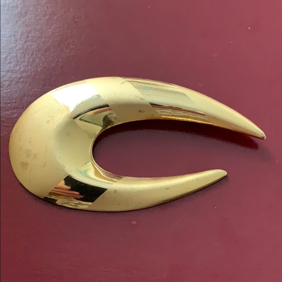 Vintage golden tone clasped with lever brooch - Picture 3 of 10